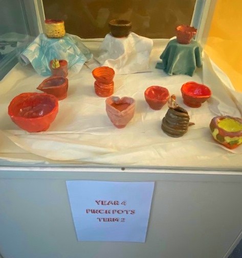 /uploaded_files/media/gallery/1629009422Year 4 Clay Pinch and coil pots.jpg